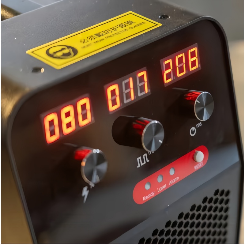 Industrial Laser Welder Price - Saldatrice Laser Industriale Portatile con Raffreddamento